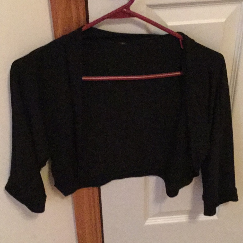 Short shoulder covering sweater